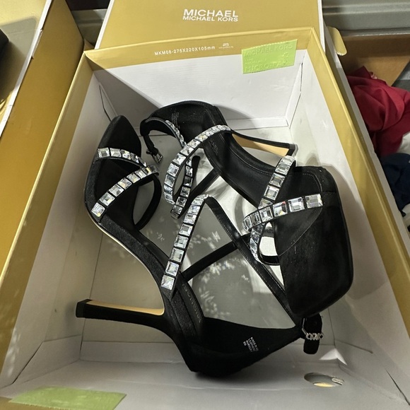 Michael Kors | CELIA STRAPPY SANDAL - Picture 3 of 7